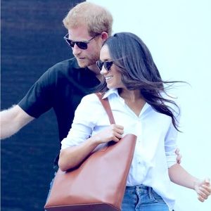 The Day Market Tote from Everlane as seen on the Duchess.  Light Taupe.